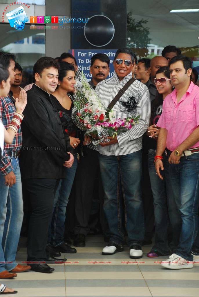 Jermaine Jackson arrives in Mumbai to record with Adnan Sami  Event hd photo