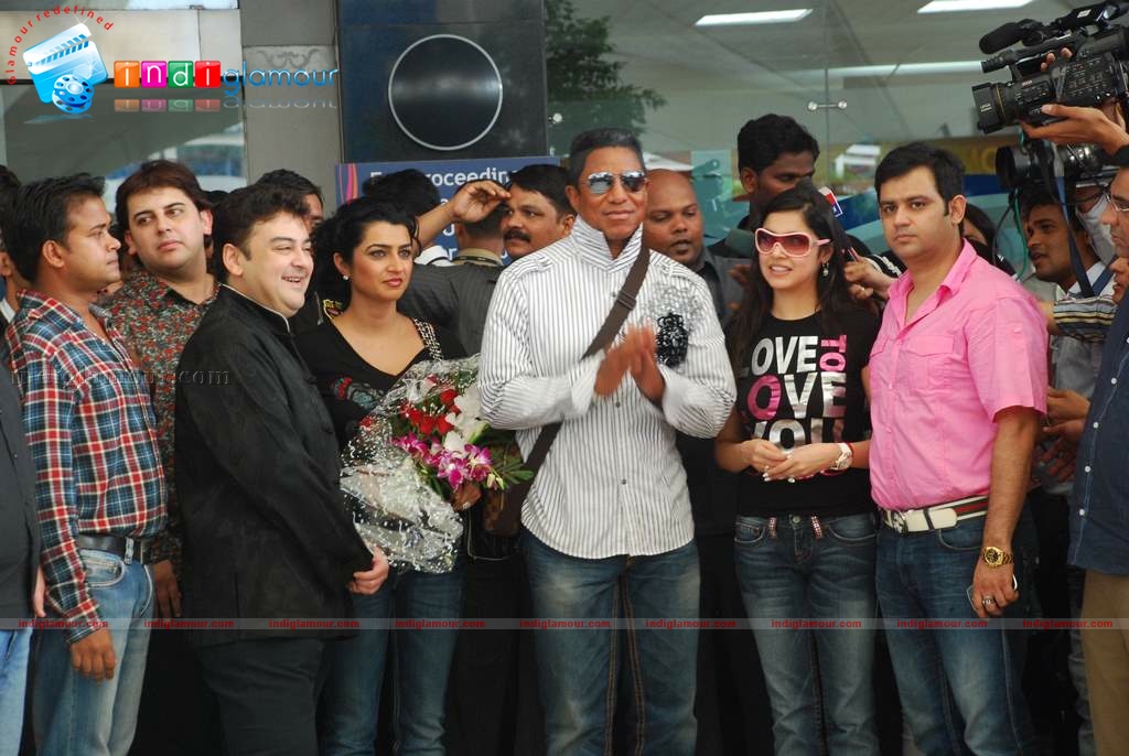 Jermaine Jackson arrives in Mumbai to record with Adnan Sami  Event hd photo