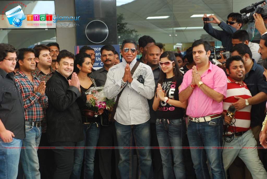 Jermaine Jackson arrives in Mumbai to record with Adnan Sami  Event hd photo