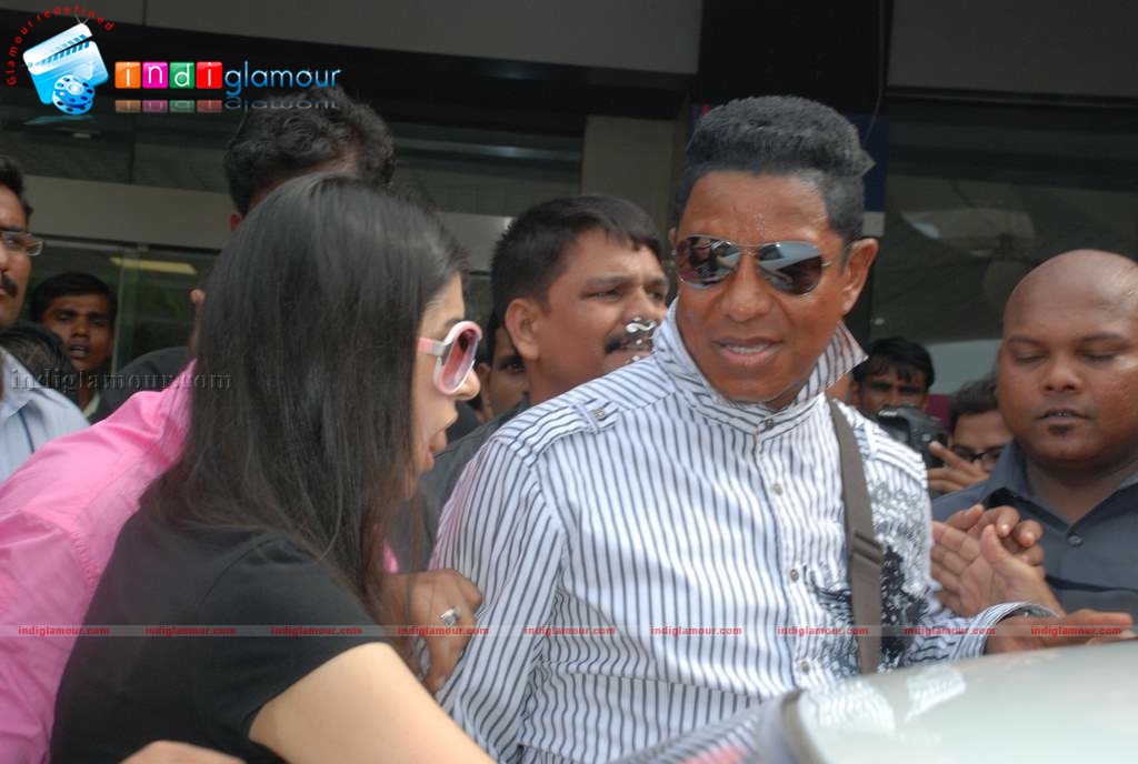 Jermaine Jackson arrives in Mumbai to record with Adnan Sami  Event hd photo