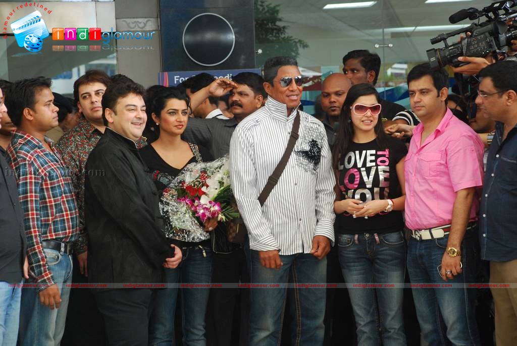 Jermaine Jackson arrives in Mumbai to record with Adnan Sami  Event hd photo