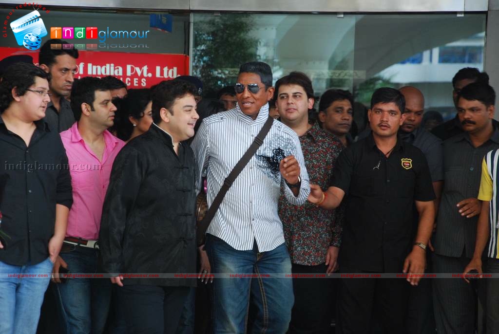 Jermaine Jackson arrives in Mumbai to record with Adnan Sami  Event hd photo