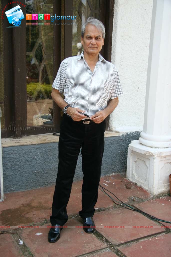 Nikita Anand and Jimmy Shergill at mahurat of Bhumii creations Event hd photo