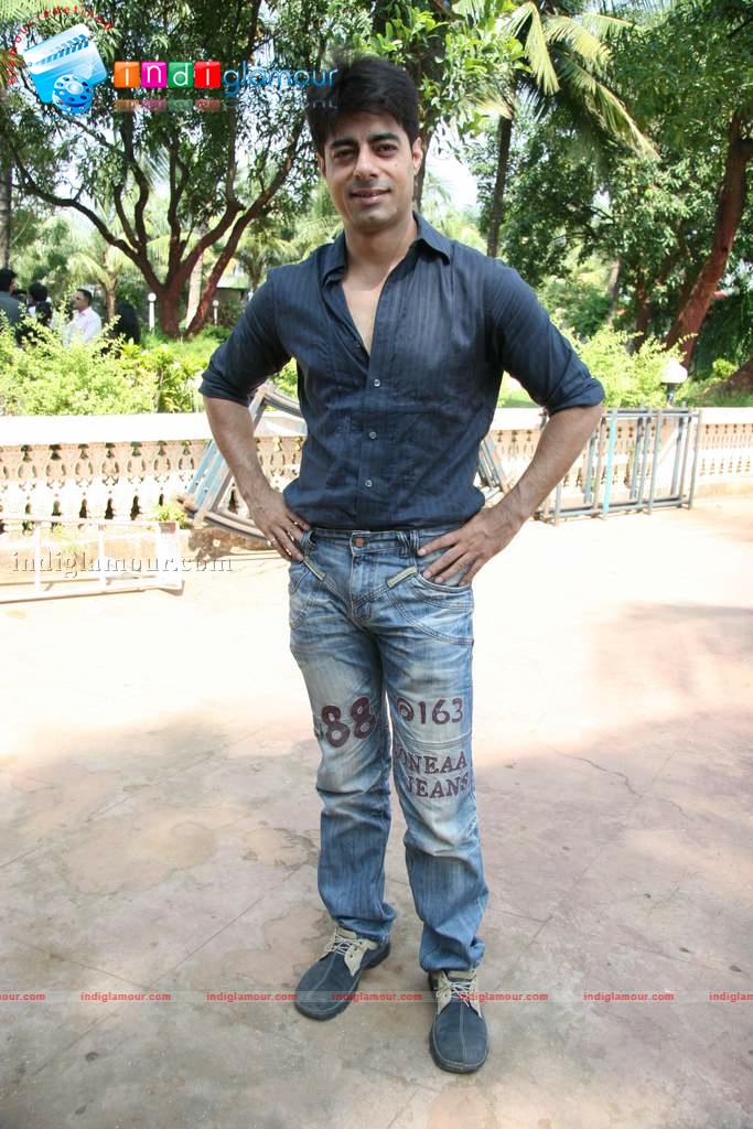 Nikita Anand and Jimmy Shergill at mahurat of Bhumii creations Event hd photo