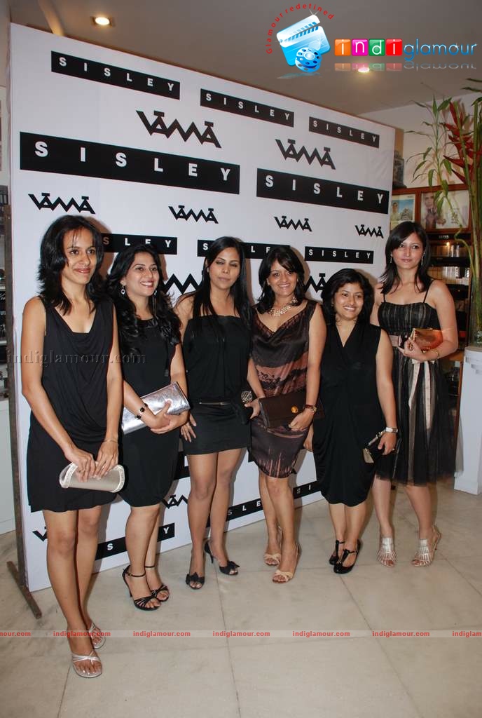 Tara Sharma at Sisley fashion show Event hd photo