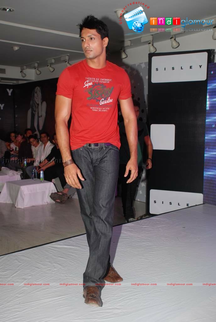 Tara Sharma at Sisley fashion show Event hd photo