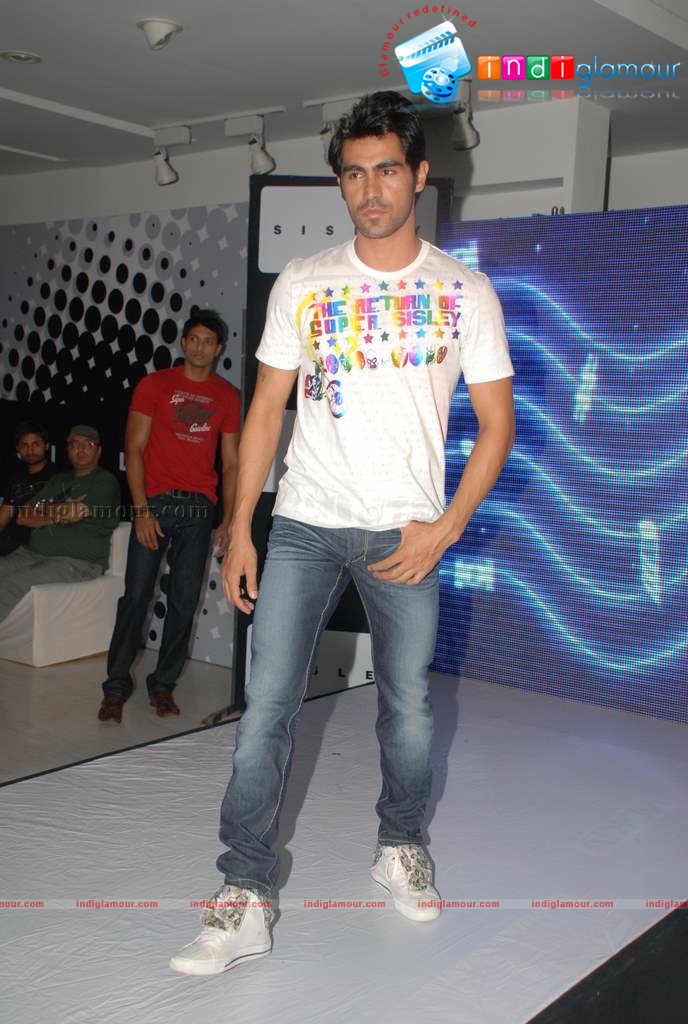 Tara Sharma at Sisley fashion show Event hd photo