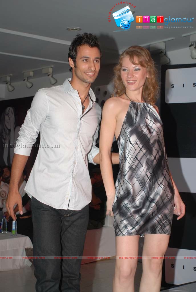 Tara Sharma at Sisley fashion show Event hd photo