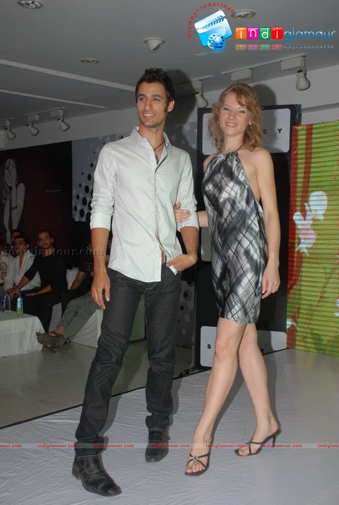 Tara Sharma at Sisley fashion show Event hd photo