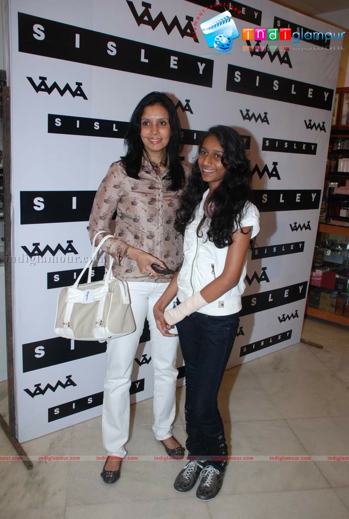 Tara Sharma at Sisley fashion show Event hd photo