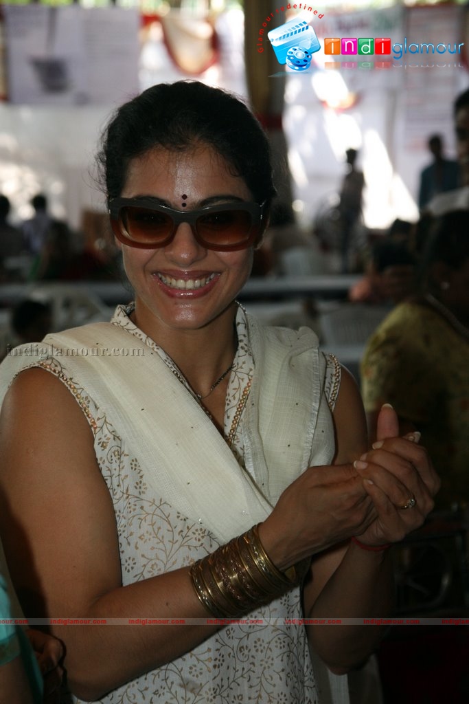 Kajol & Rani Mukherjee at Durga Puja Festival Event hd photo