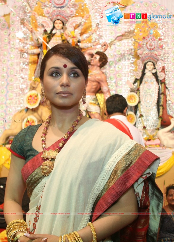 Kajol & Rani Mukherjee at Durga Puja Festival Event hd photo