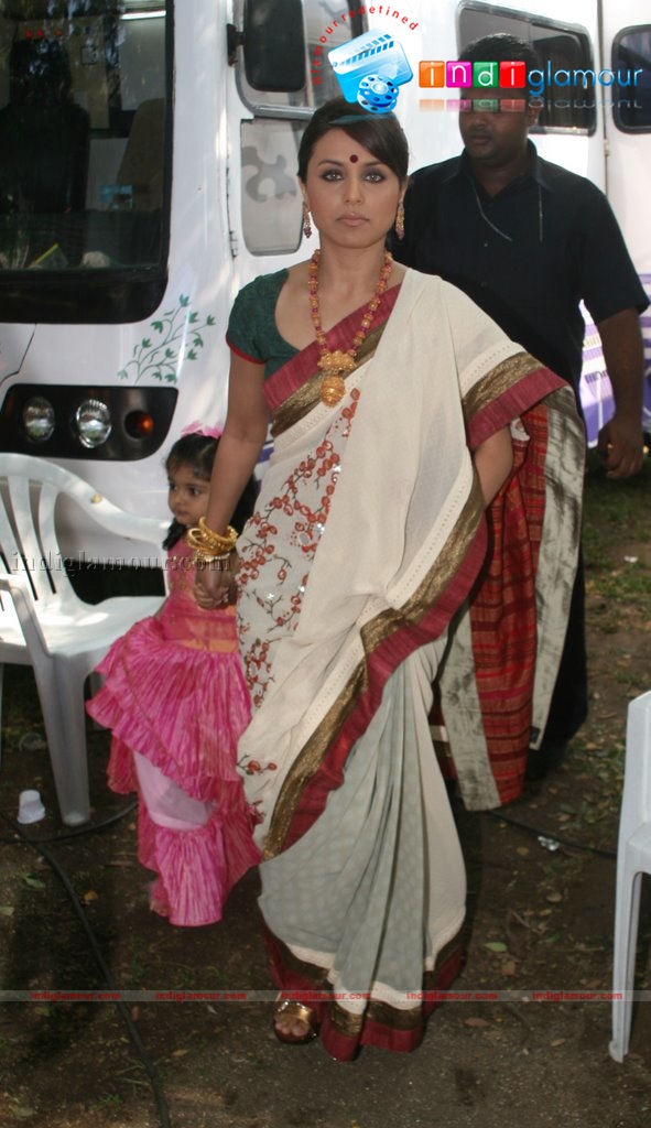 Kajol & Rani Mukherjee at Durga Puja Festival Event hd photo