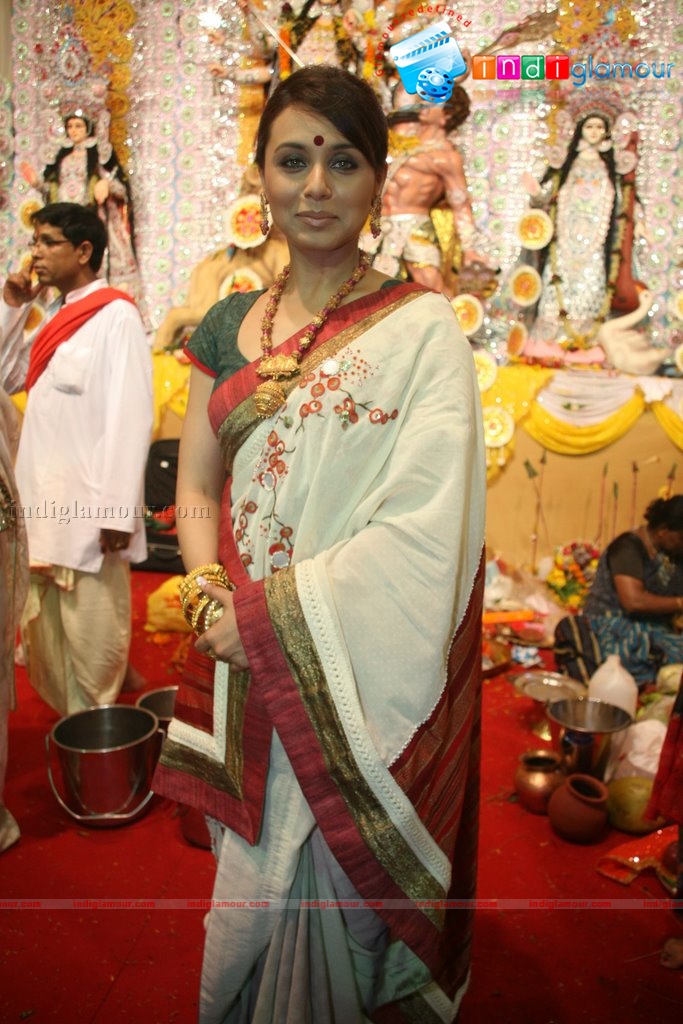 Kajol & Rani Mukherjee at Durga Puja Festival Event hd photo