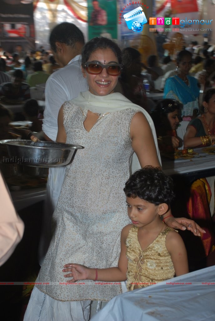 Kajol & Rani Mukherjee at Durga Puja Festival Event hd photo