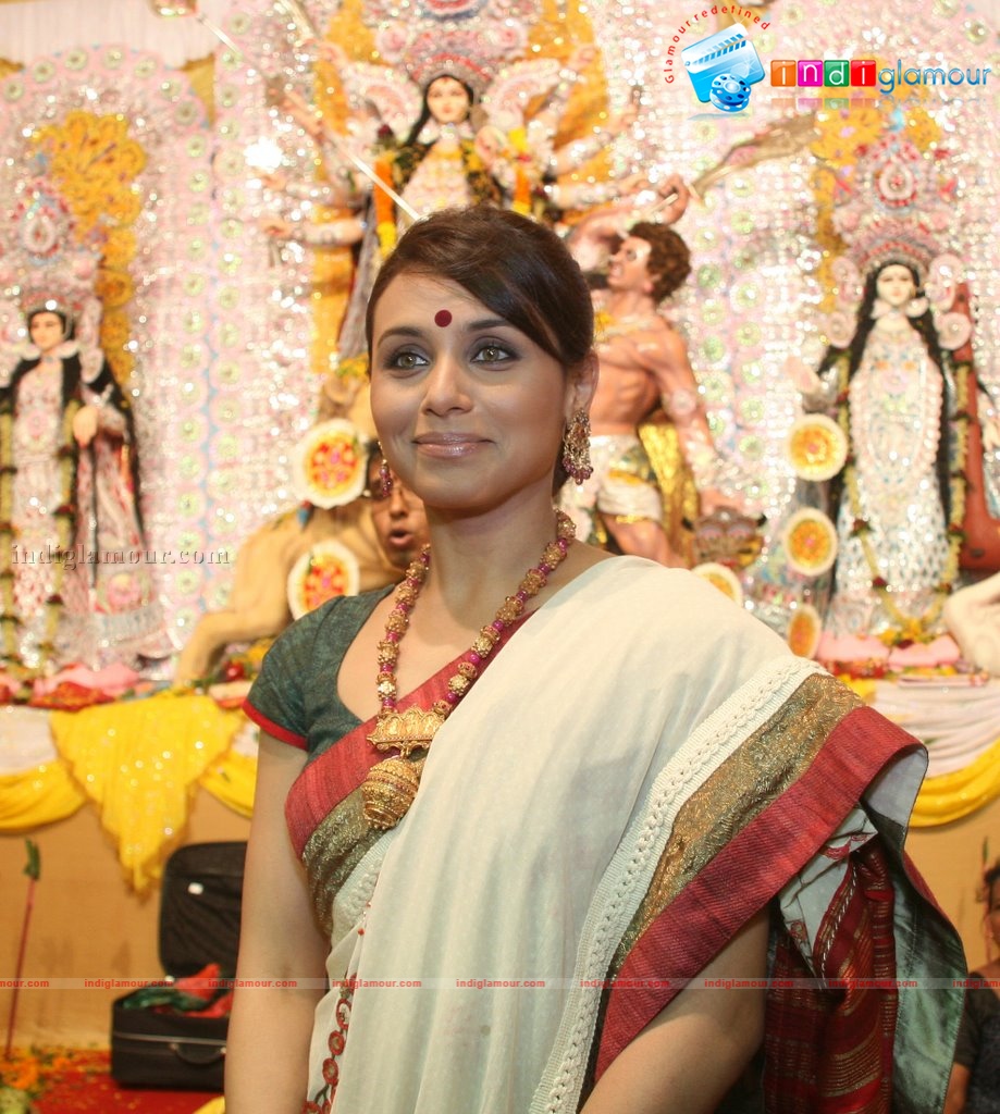 Kajol & Rani Mukherjee at Durga Puja Festival Event hd photo