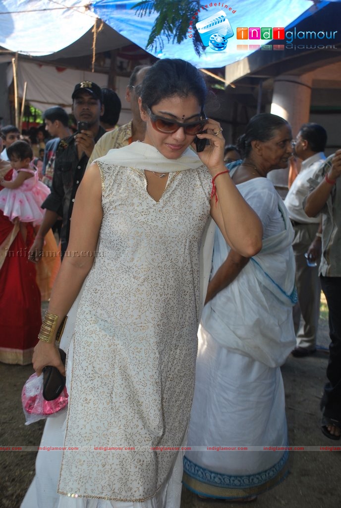 Kajol & Rani Mukherjee at Durga Puja Festival Event hd photo
