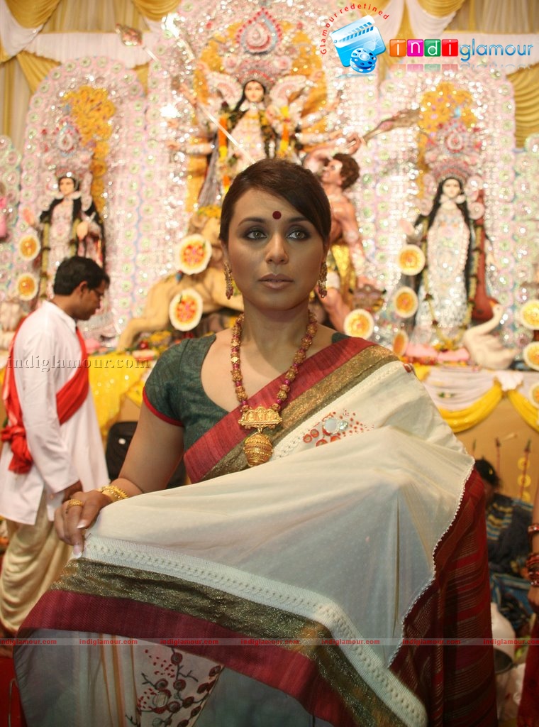 Kajol & Rani Mukherjee at Durga Puja Festival Event hd photo