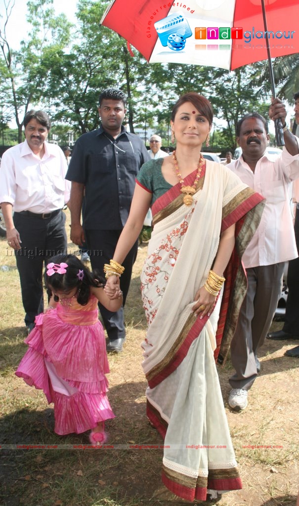 Kajol & Rani Mukherjee at Durga Puja Festival Event hd photo