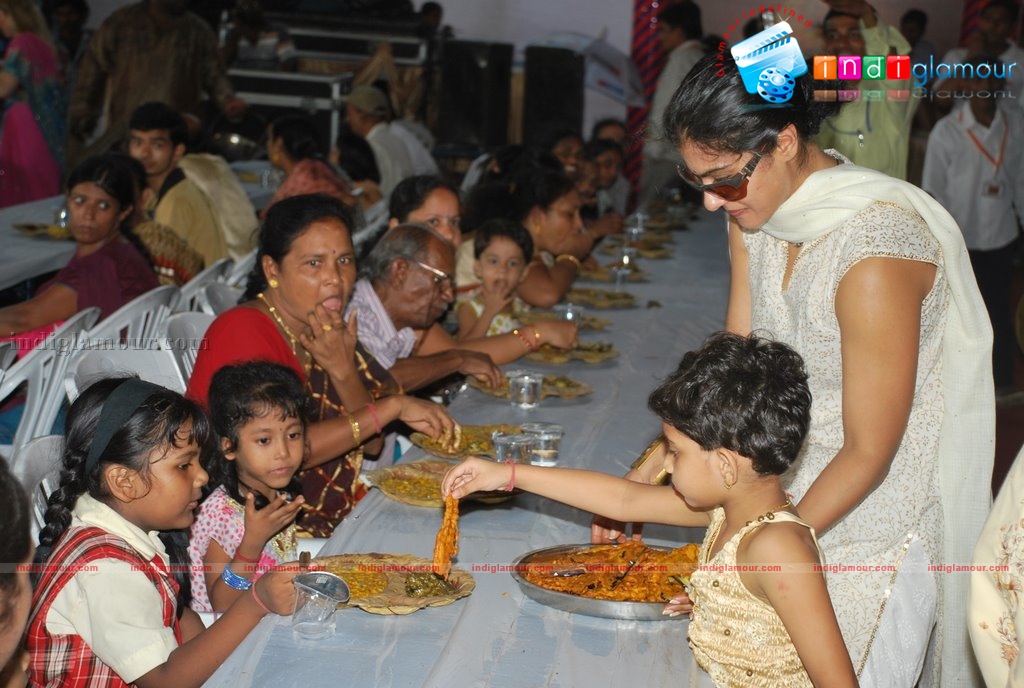 Kajol & Rani Mukherjee at Durga Puja Festival Event hd photo