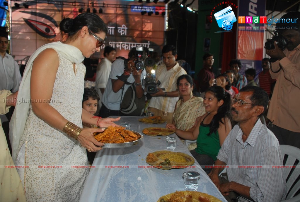 Kajol & Rani Mukherjee at Durga Puja Festival Event hd photo