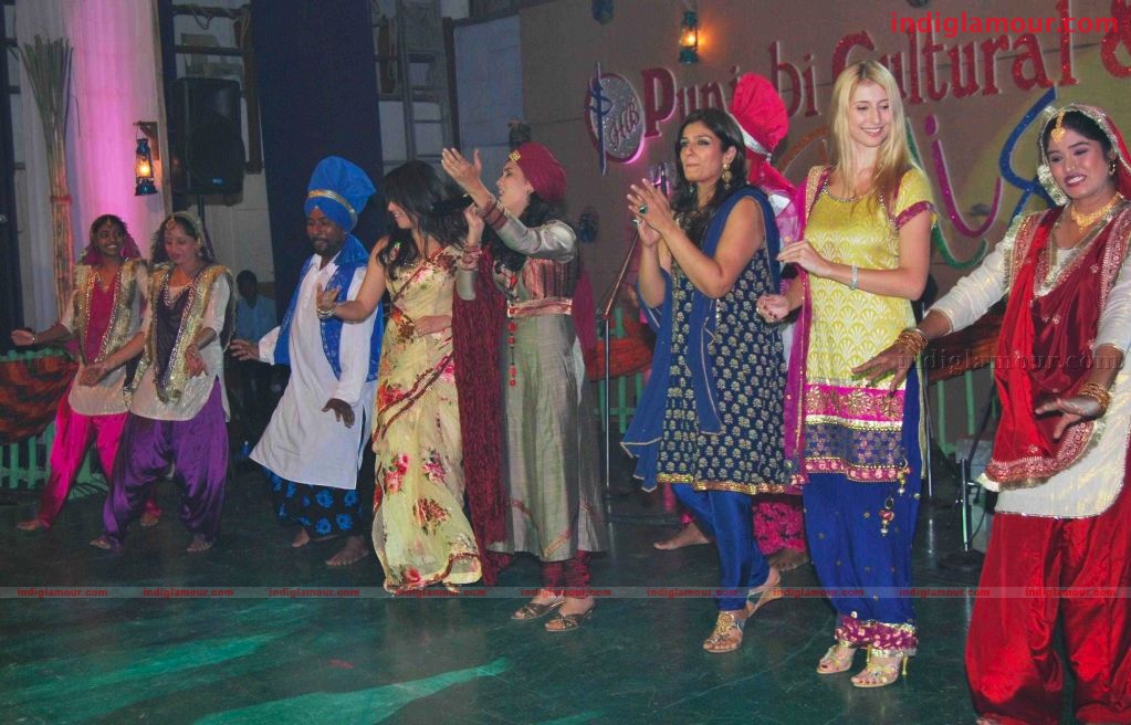  Baisakhi celebrations with Jatinder,RaveenaTondon,Mahima Choudary and Tisca Chopra Event hd photo