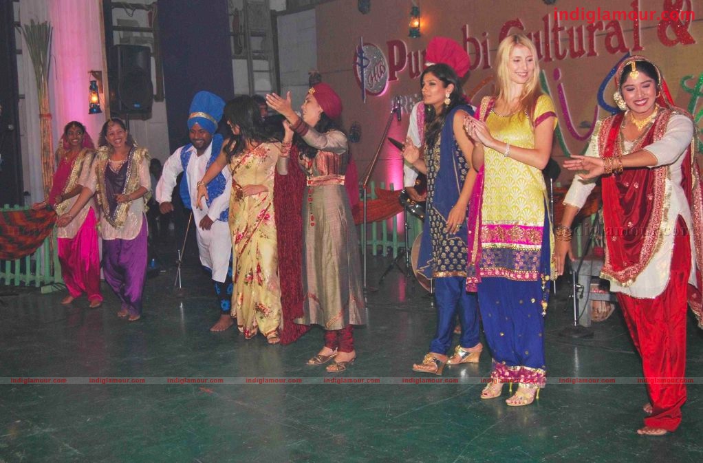  Baisakhi celebrations with Jatinder,RaveenaTondon,Mahima Choudary and Tisca Chopra Event hd photo