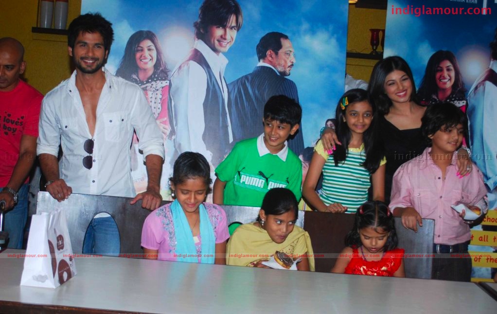 Sahid Kapoor and Ayesha Takiya promotes Paathshala Event hd photo