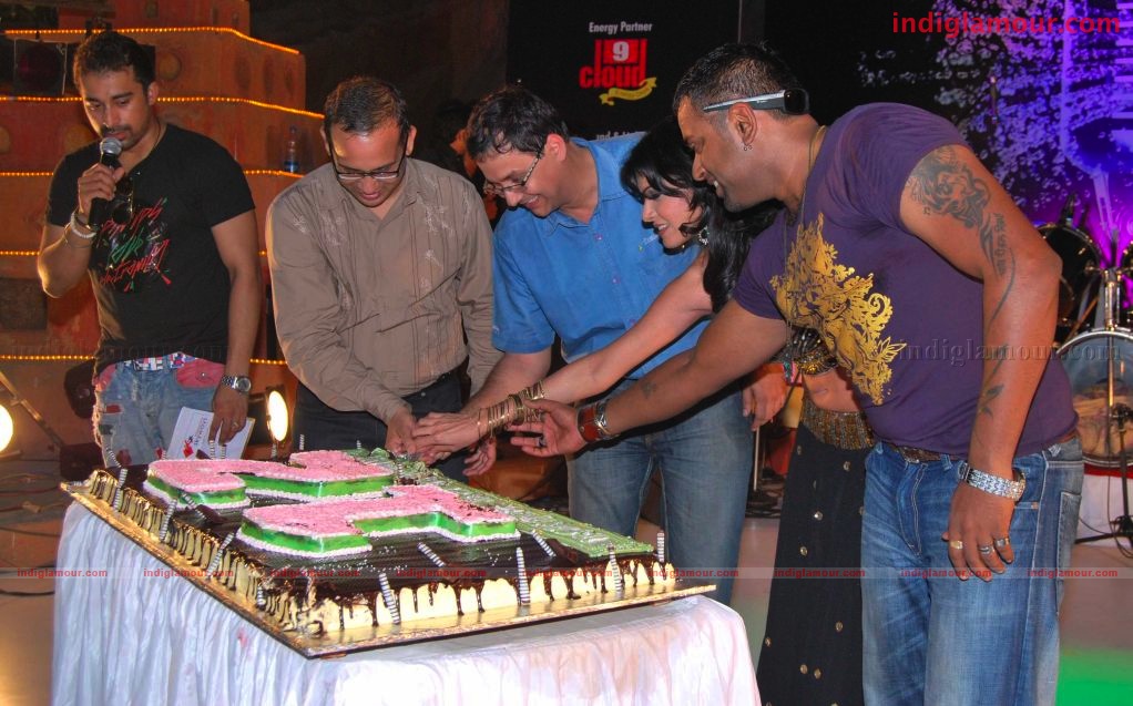 Essel world celebrates 12th anniversary with Sherlyn Chopra Event hd photo