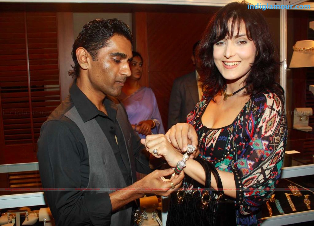 Annu Chadha's Diamond Jewellery Exhibition Event hd photo