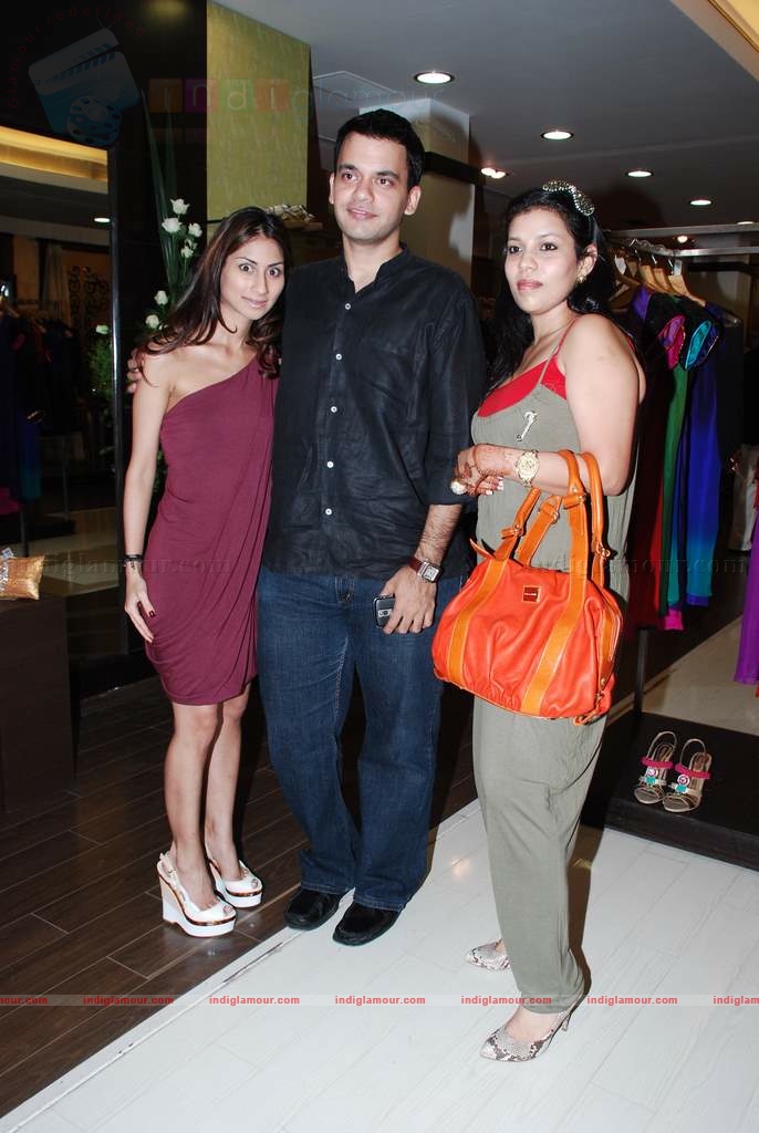 Designers Nachiket Barve, Cherie D and Neha Aggarwal showcase their new collection at Amara Event hd photo