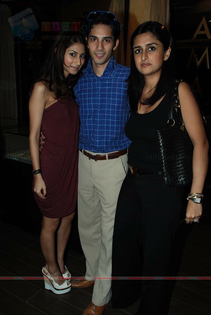 Designers Nachiket Barve, Cherie D and Neha Aggarwal showcase their new collection at Amara Event hd photo