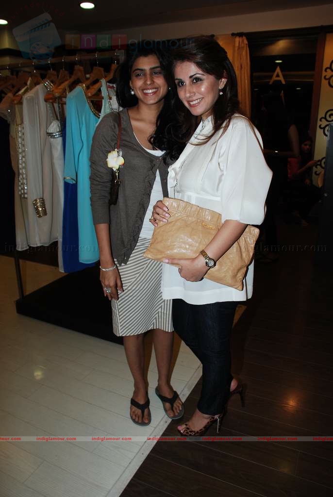 Designers Nachiket Barve, Cherie D and Neha Aggarwal showcase their new collection at Amara Event hd photo