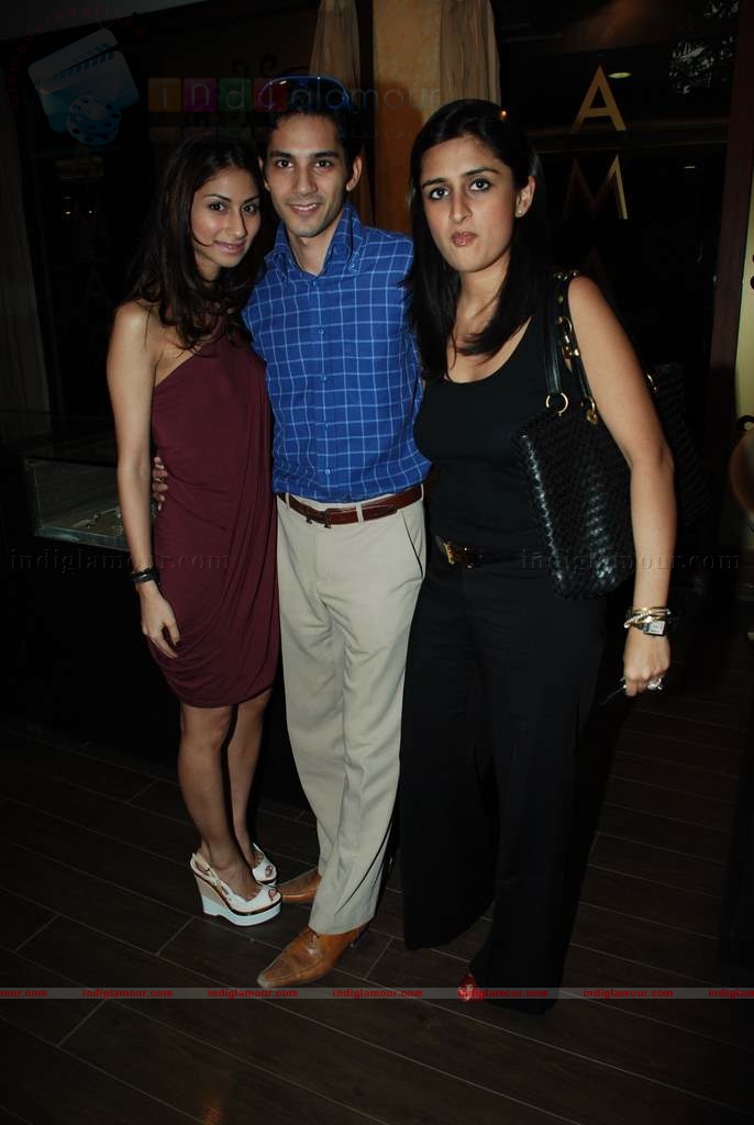 Designers Nachiket Barve, Cherie D and Neha Aggarwal showcase their new collection at Amara Event hd photo