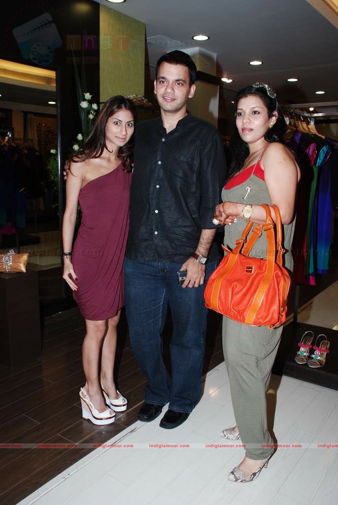 Designers Nachiket Barve, Cherie D and Neha Aggarwal showcase their new collection at Amara Event hd photo