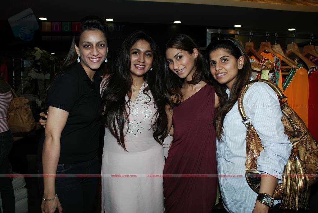 Designers Nachiket Barve, Cherie D and Neha Aggarwal showcase their new collection at Amara Event hd photo
