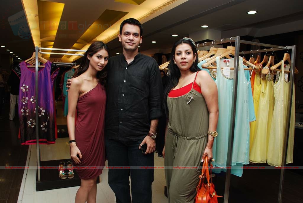 Designers Nachiket Barve, Cherie D and Neha Aggarwal showcase their new collection at Amara Event hd photo