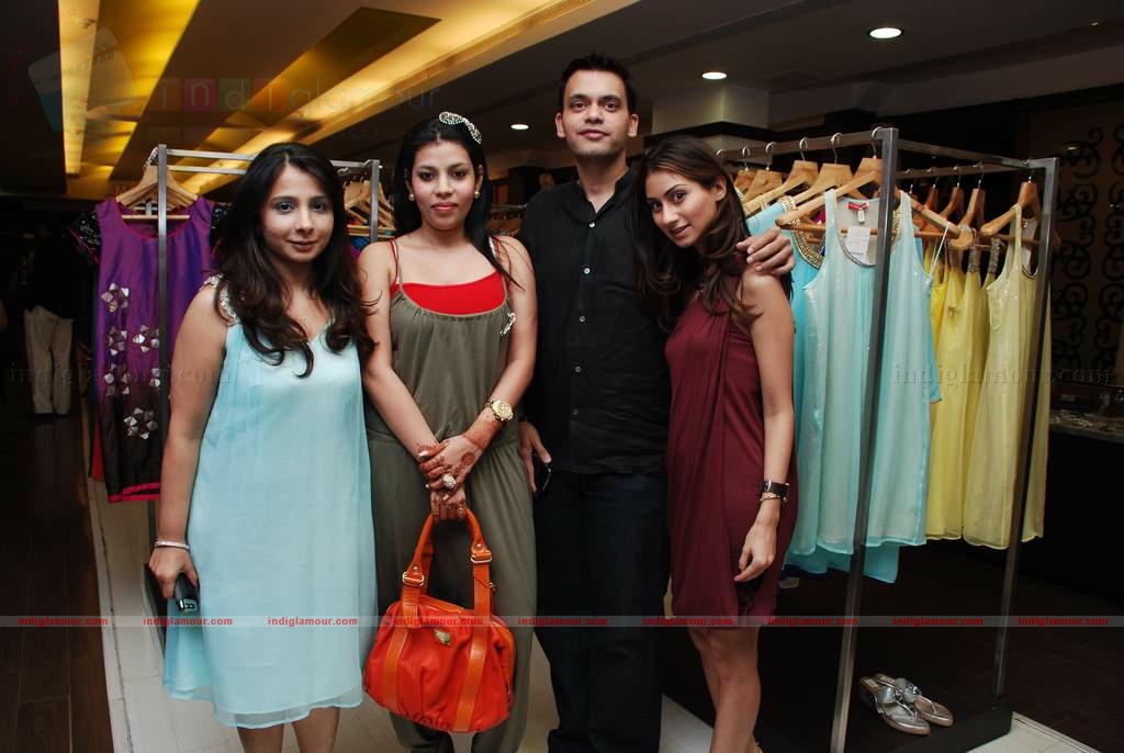 Designers Nachiket Barve, Cherie D and Neha Aggarwal showcase their new collection at Amara Event hd photo