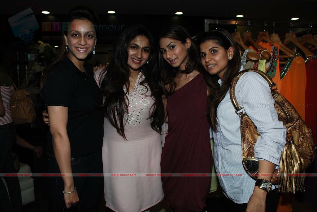 Designers Nachiket Barve, Cherie D and Neha Aggarwal showcase their new collection at Amara Event hd photo