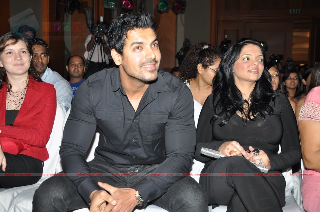 Bipasha unveils her Fitness DVD 'Love youorself' Event hd photo
