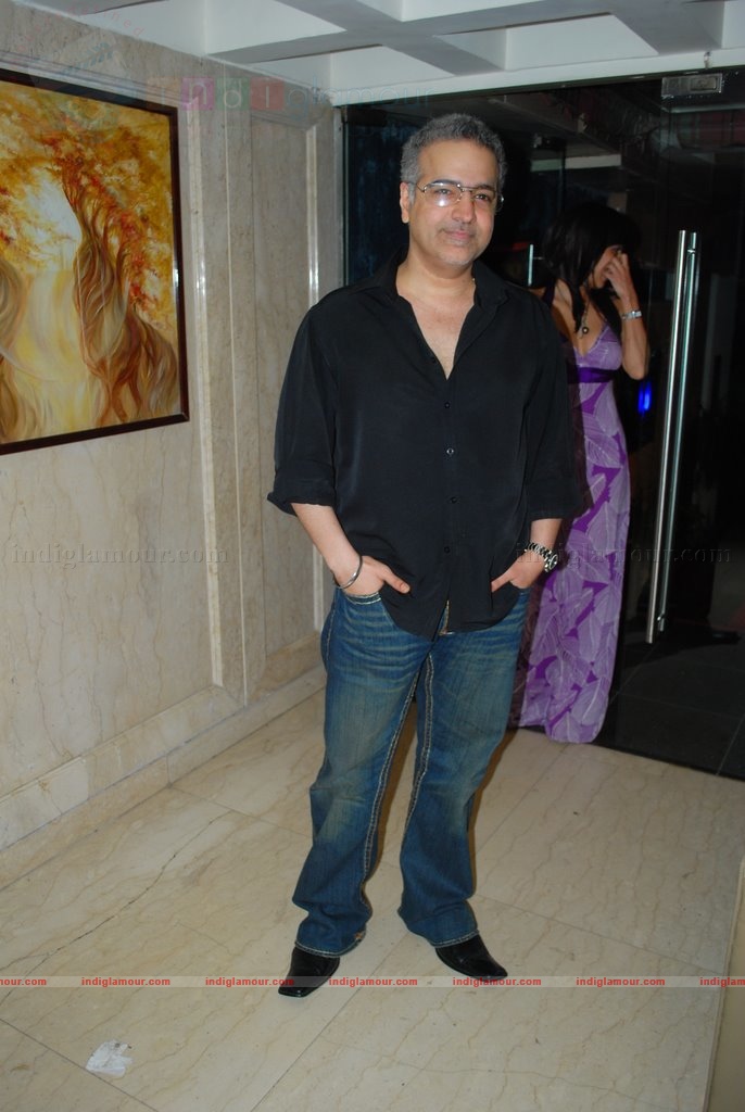 Sonu Nigam at Deepshika's Dooriyan movie launch Event hd photo