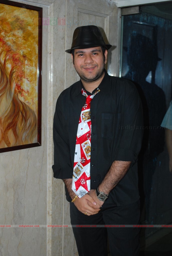 Sonu Nigam at Deepshika's Dooriyan movie launch Event hd photo