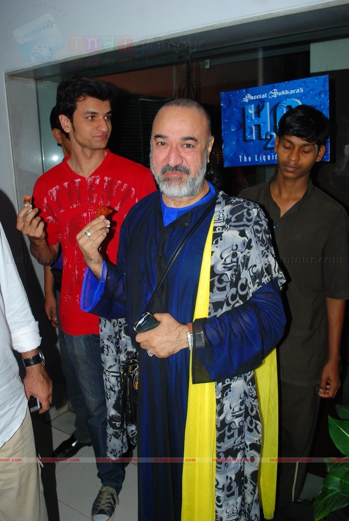 Sonu Nigam at Deepshika's Dooriyan movie launch Event hd photo