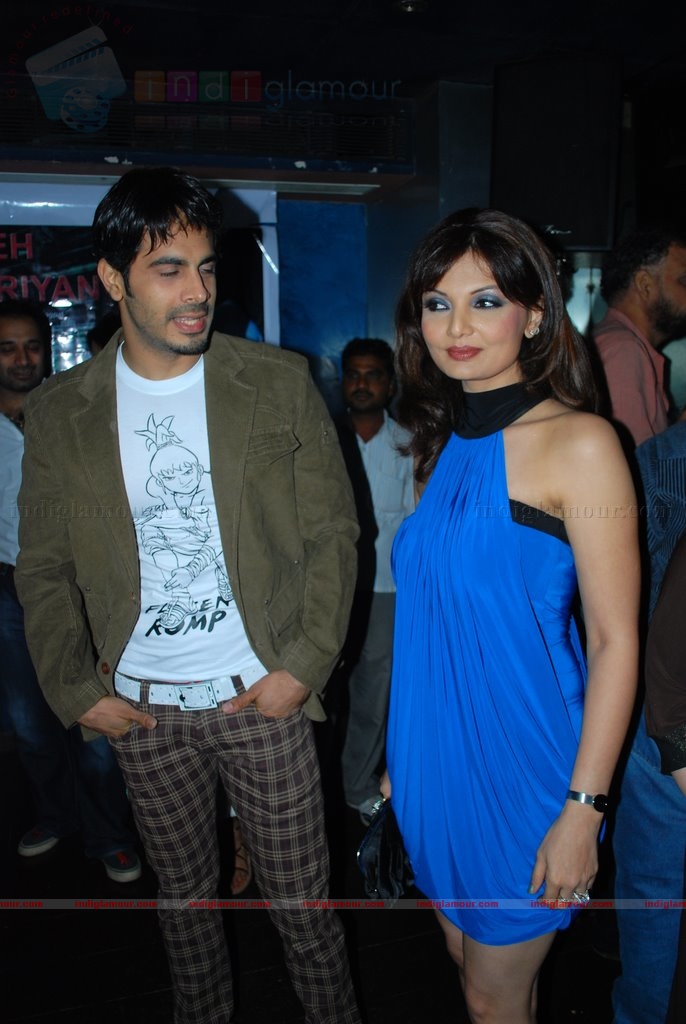 Sonu Nigam at Deepshika's Dooriyan movie launch Event hd photo