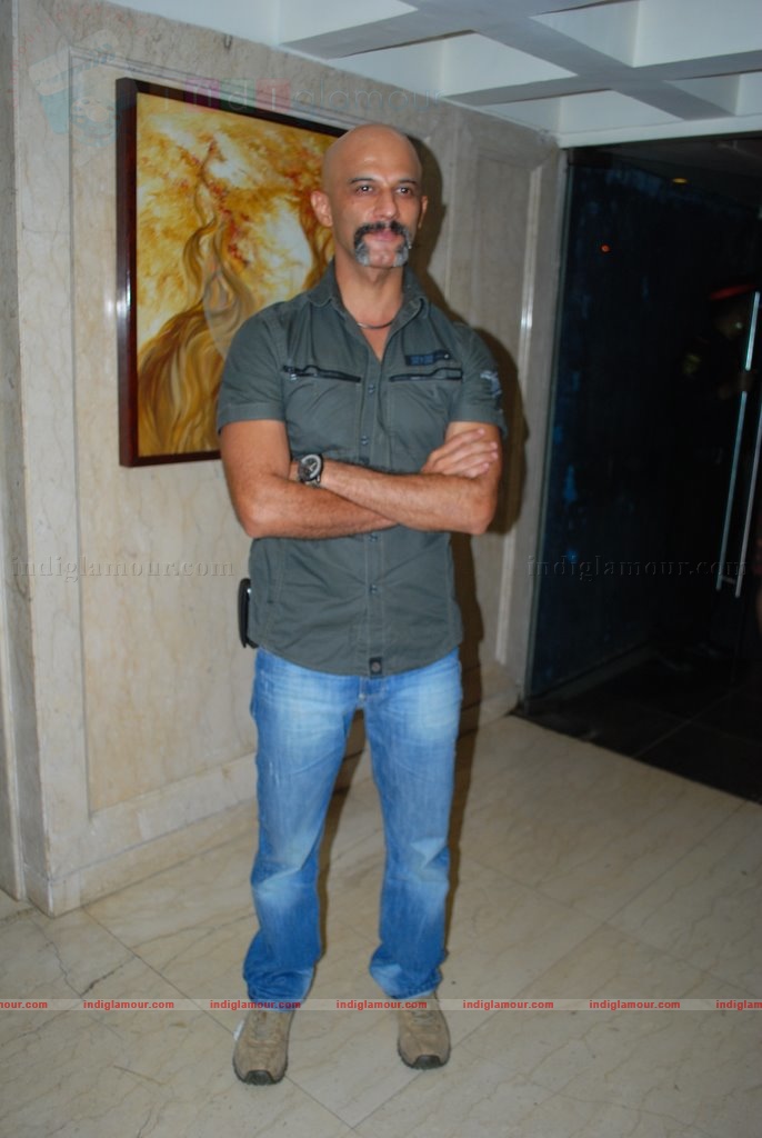Sonu Nigam at Deepshika's Dooriyan movie launch Event hd photo