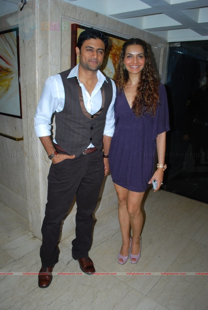 Sonu Nigam at Deepshika's Dooriyan movie launch Event hd photo