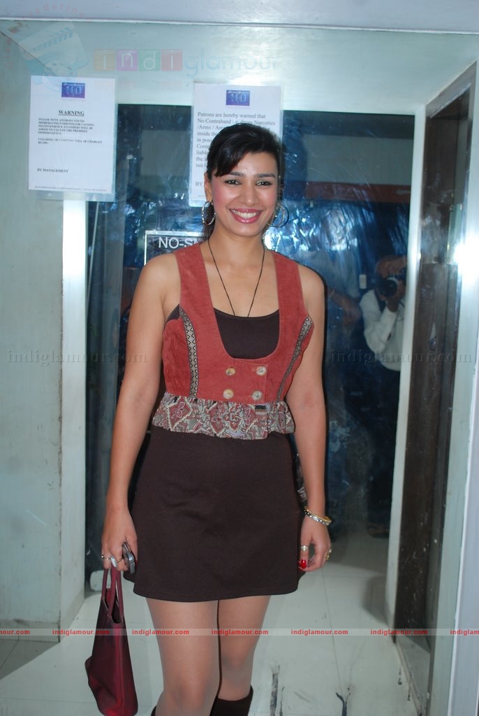 Sonu Nigam at Deepshika's Dooriyan movie launch Event hd photo