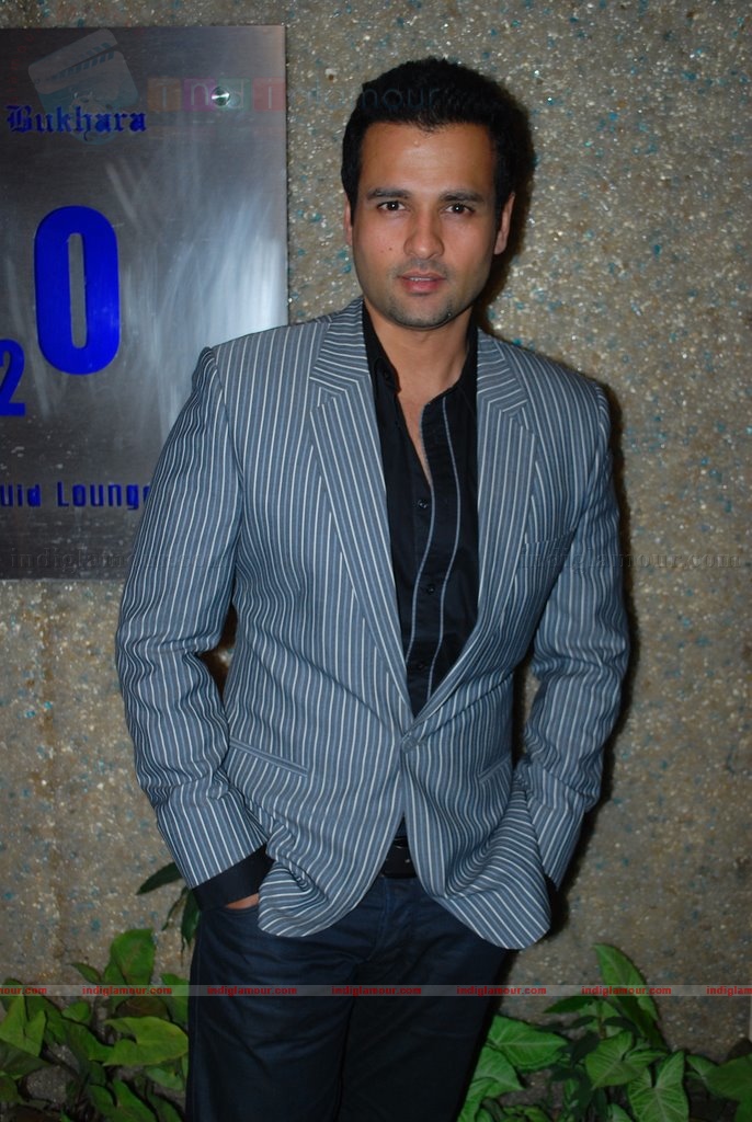 Sonu Nigam at Deepshika's Dooriyan movie launch Event hd photo