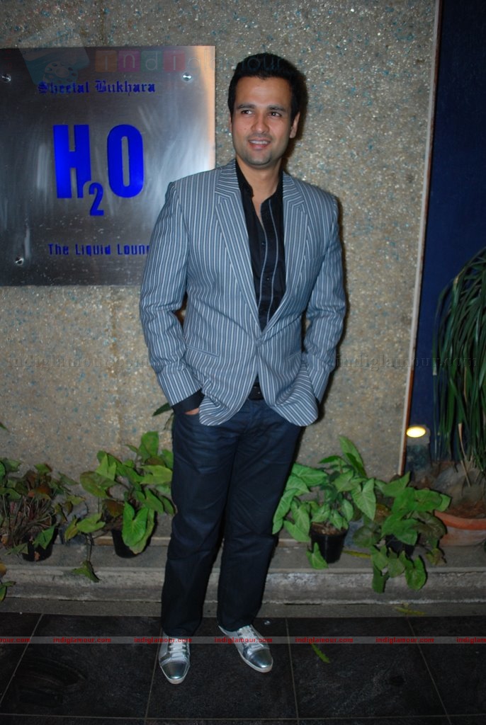 Sonu Nigam at Deepshika's Dooriyan movie launch Event hd photo