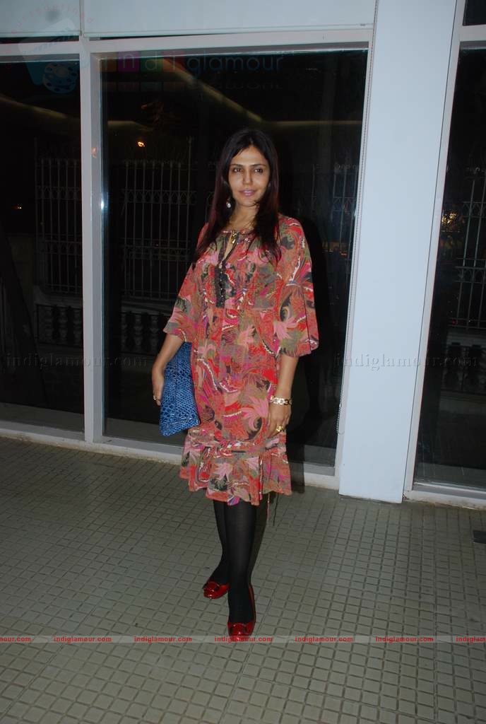 Perizaad Zoraibian at artist Janvi Mahimtura's art exhibition Event hd photo